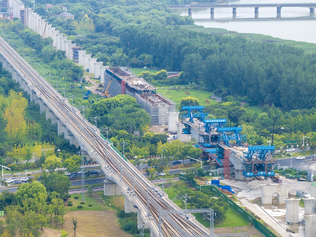 江苏扬州：沪渝蓉高铁建设正酣