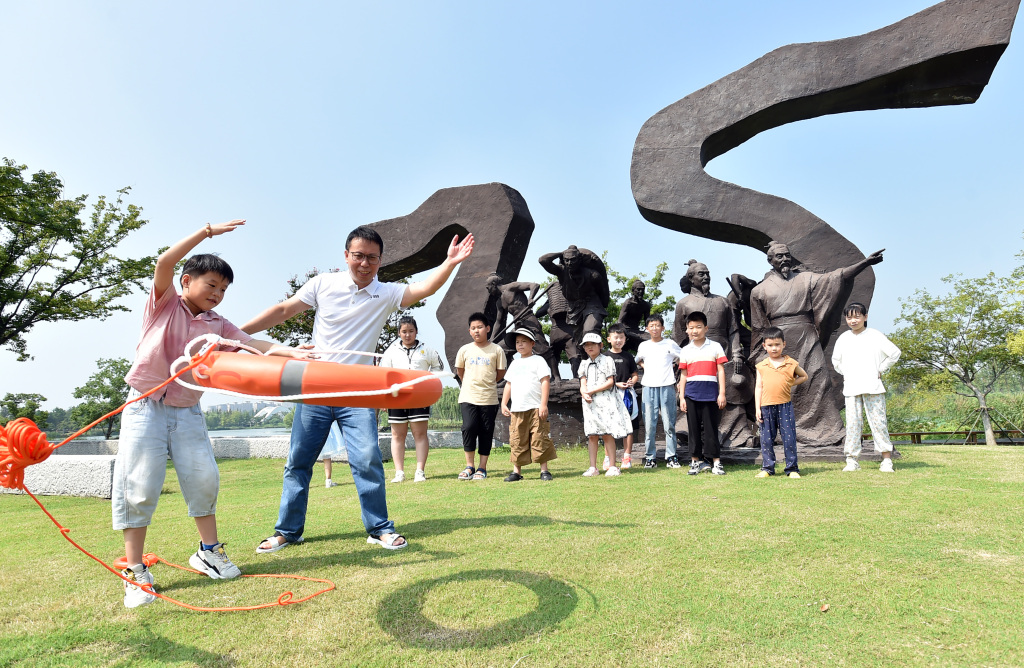 江苏扬州：“运河小河长” 巡河学技 共护清流