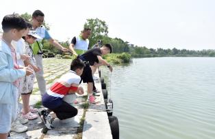 江苏扬州：“运河小河长” 巡河学技 共护清流