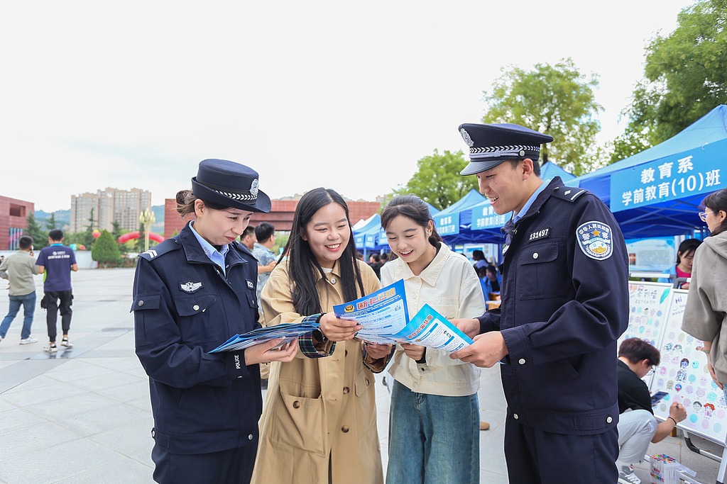 甘肃平凉：反诈宣传进校园