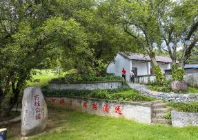 安徽芜湖：生态乡村青山环绕 民居错落有致