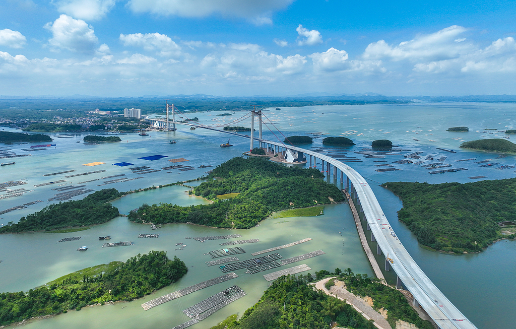 广西钦州：龙门大桥有序建设中