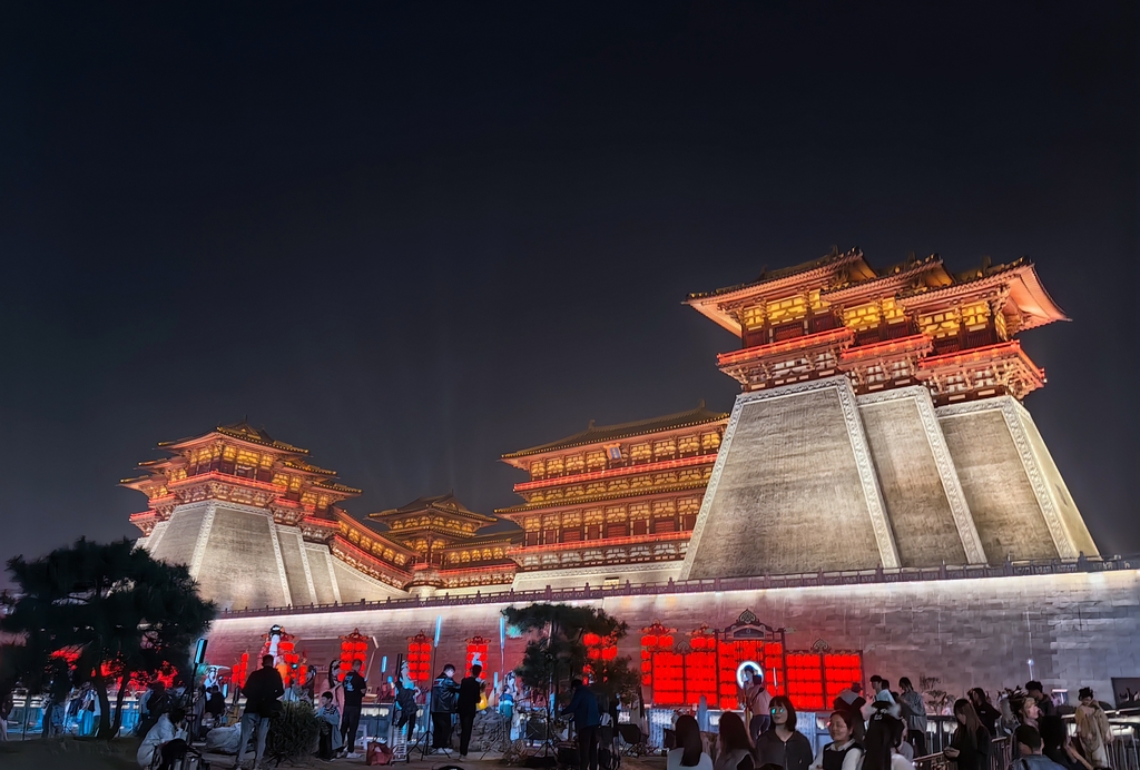 河南洛阳发展“夜经济” 激发古都消费新活力