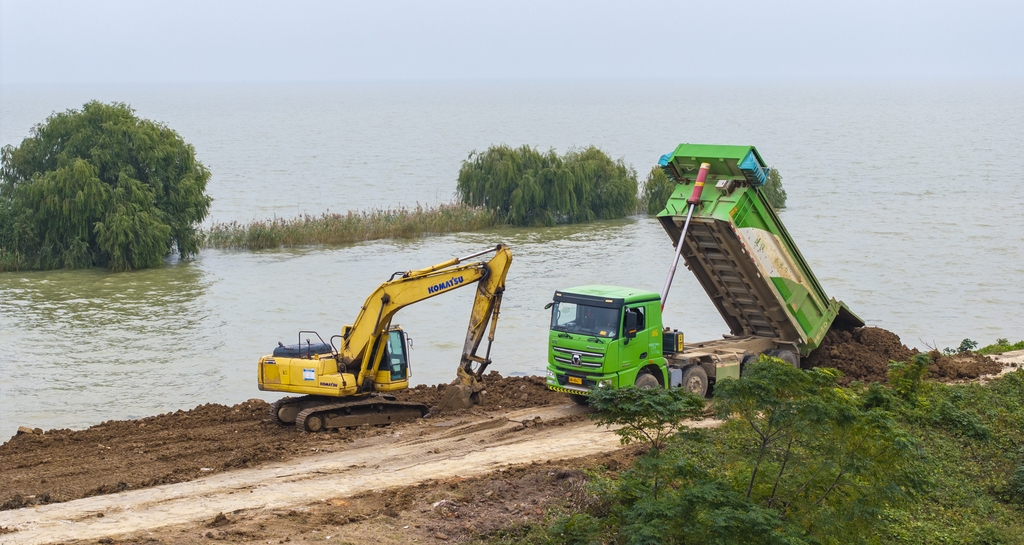 江苏泗洪：水利工程建设忙