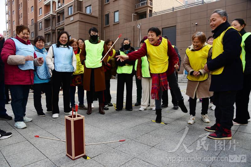 江苏镇江：趣味运动会 居民乐健身