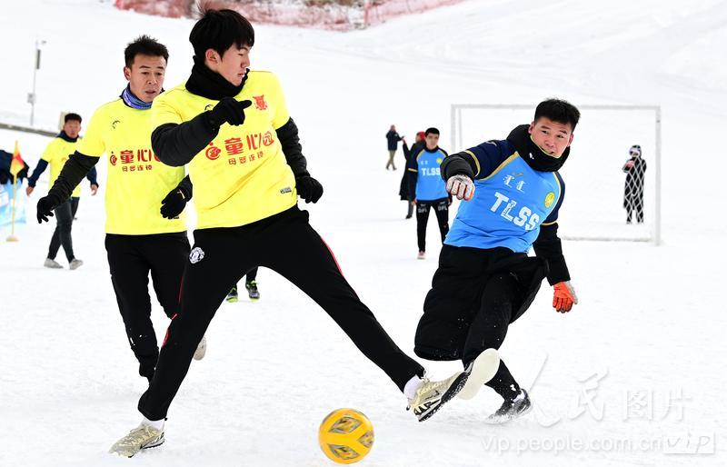 内蒙古呼和浩特：大众冰雪运动季启幕