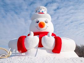 哈尔滨“大雪人先生”正式亮相迎客