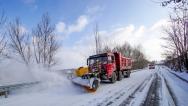 甘肃通渭：破冰除雪保通畅