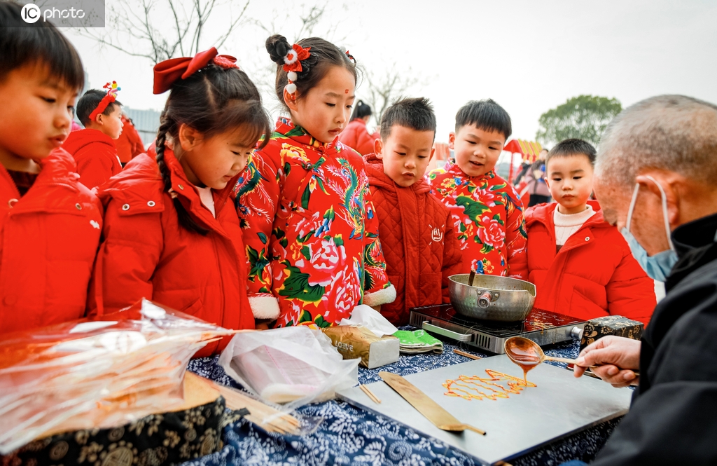 浙江长兴：萌娃享美食 民俗增年味