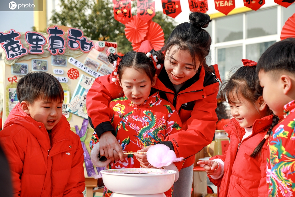 浙江长兴：萌娃享美食 民俗增年味