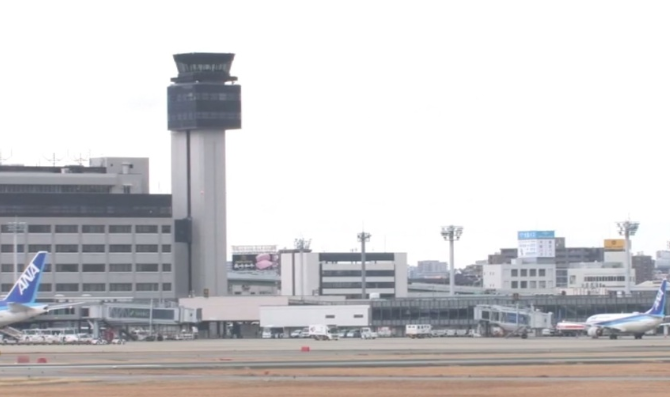 日本全日空航空公司两架飞机在大阪伊丹机场的停机坪发生碰撞事故