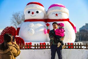 冰雪消费热潮涌动 多地打造冰雪经济新亮点