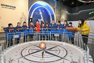 寓教于乐 学生科技馆内过寒假