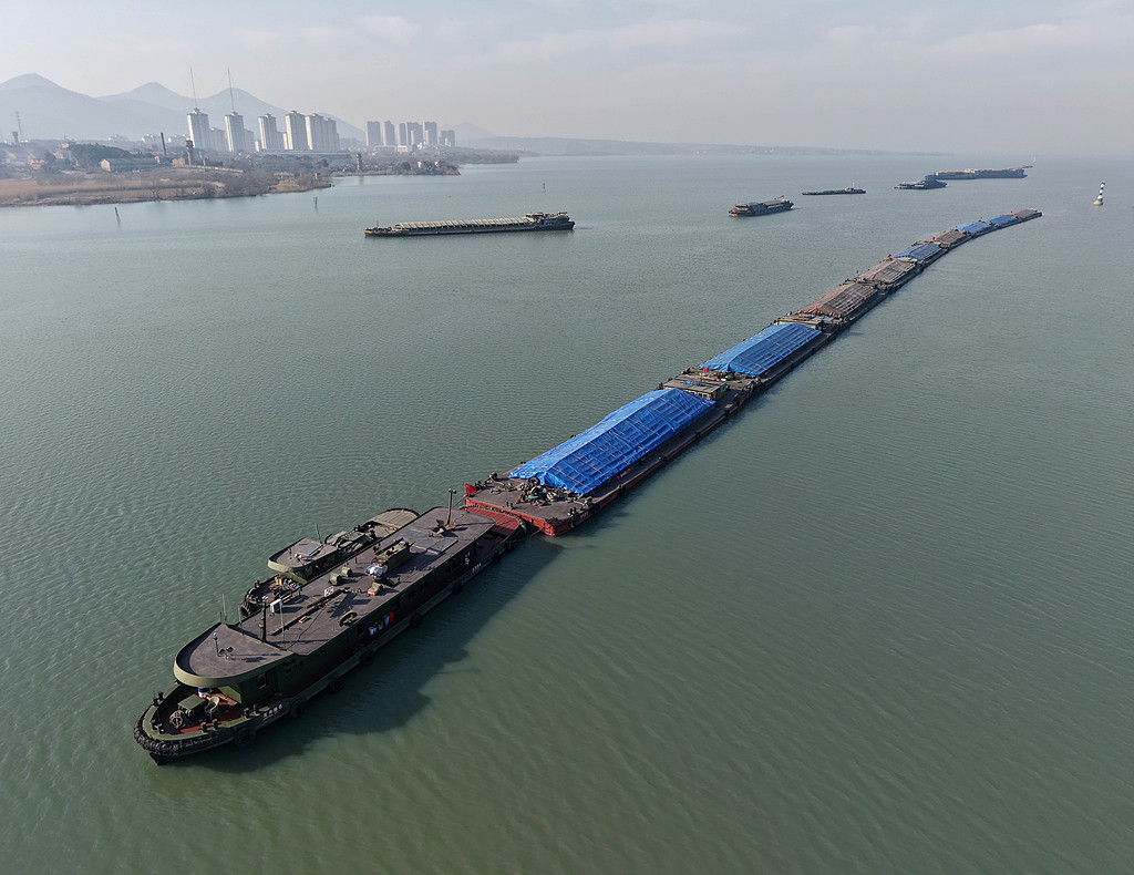 安徽：“黄金水道”迎来节前运输高峰