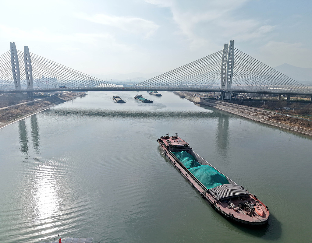 安徽：“黄金水道”迎来节前运输高峰