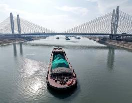 安徽：“黄金水道”迎来节前运输高峰