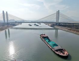 安徽：“黄金水道”迎来节前运输高峰