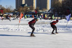 吉林：游客在冰雪乐园欢度周末