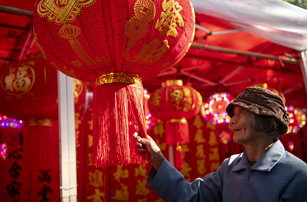 海南琼海：乡村年集红红火火