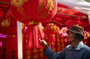 海南琼海：乡村年集红红火火