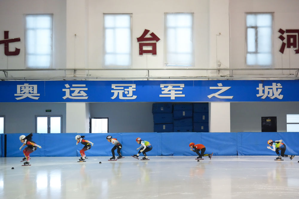 亚冬会｜“雄鸡之冠”的冰雪荣耀