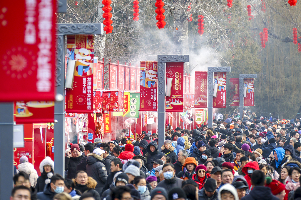 北京：龙潭庙会热闹非凡