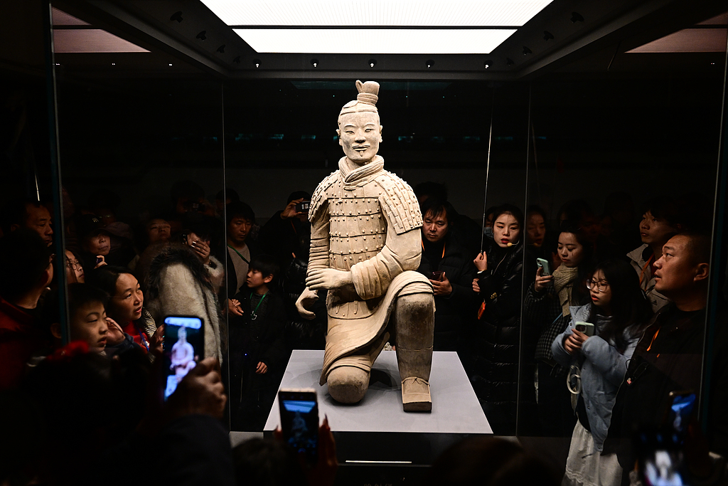 西安：秦始皇兵马俑博物馆游人如织