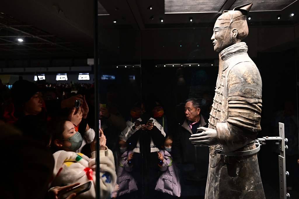 西安：秦始皇兵马俑博物馆游人如织
