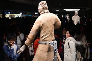西安：秦始皇兵马俑博物馆游人如织