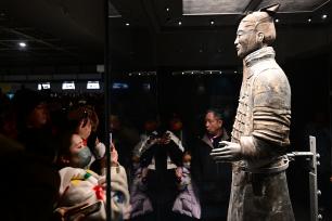 西安：秦始皇兵马俑博物馆游人如织