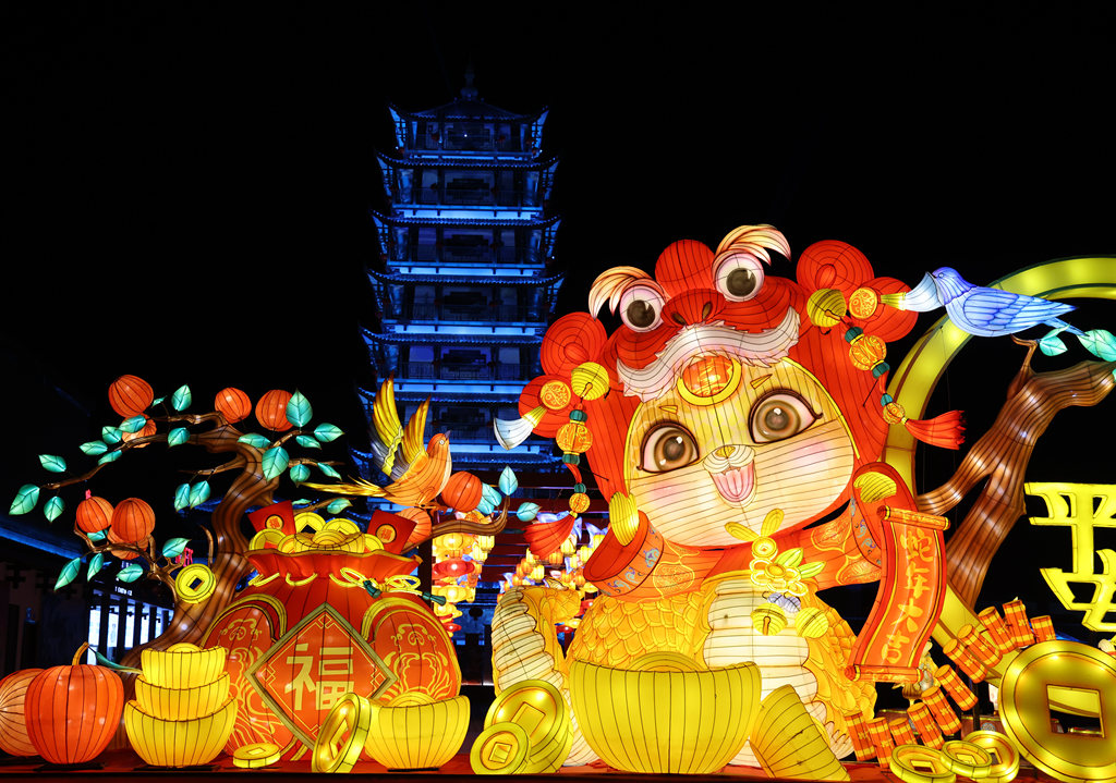 赏花灯、猜灯谜 各地喜气洋洋闹元宵