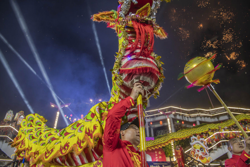 海南琼海：多彩民俗巡游迎元宵