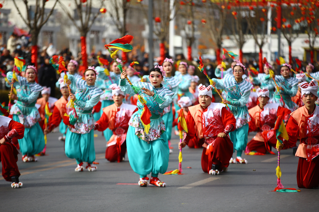陕北榆林：秧歌蹁跹展风采