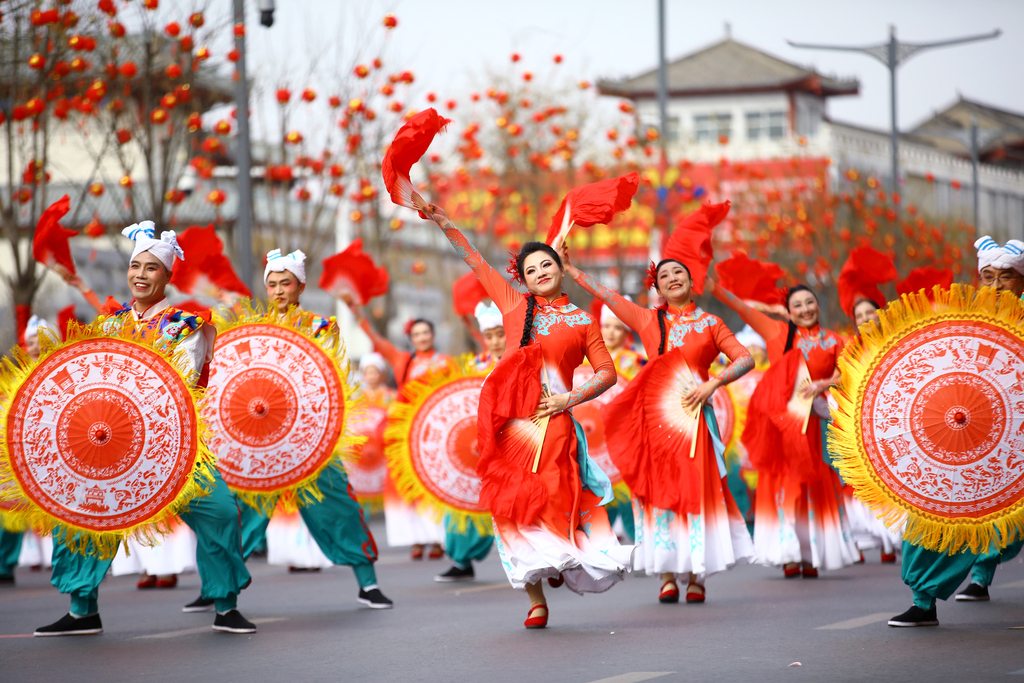 陕北榆林：秧歌蹁跹展风采