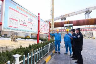 甘肃平凉：民警开展安全工作走访检查