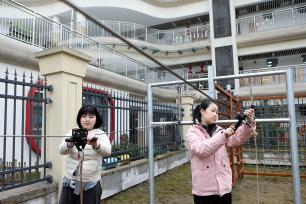 重庆：教职工布置教室迎接开学