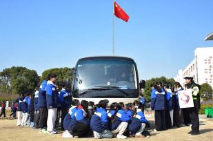 安徽当涂：交警讲解车辆盲区事故