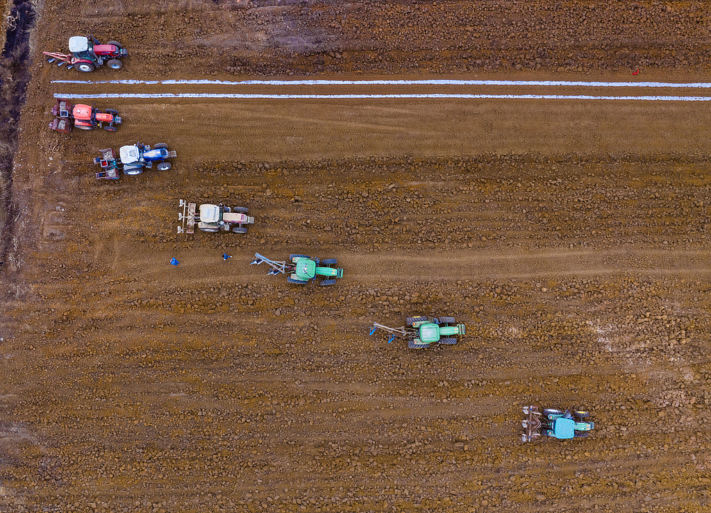 广西来宾：“铁牛”助力甘蔗生产