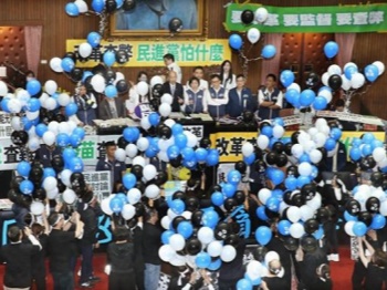 民調(diào)：民進(jìn)黨民意代表滿(mǎn)意度跌至28%