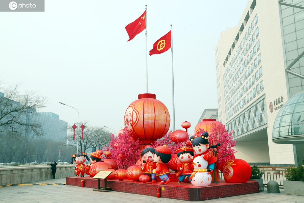 北京街头布置景观 喜迎两会