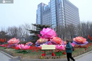 北京街头布置景观 喜迎两会