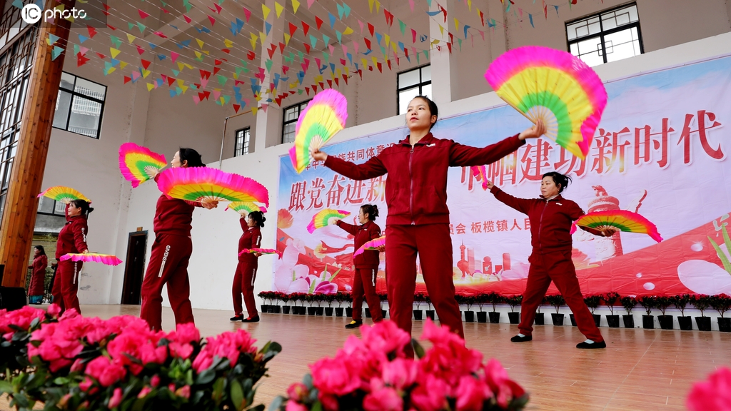 广西柳州：多彩活动迎妇女节