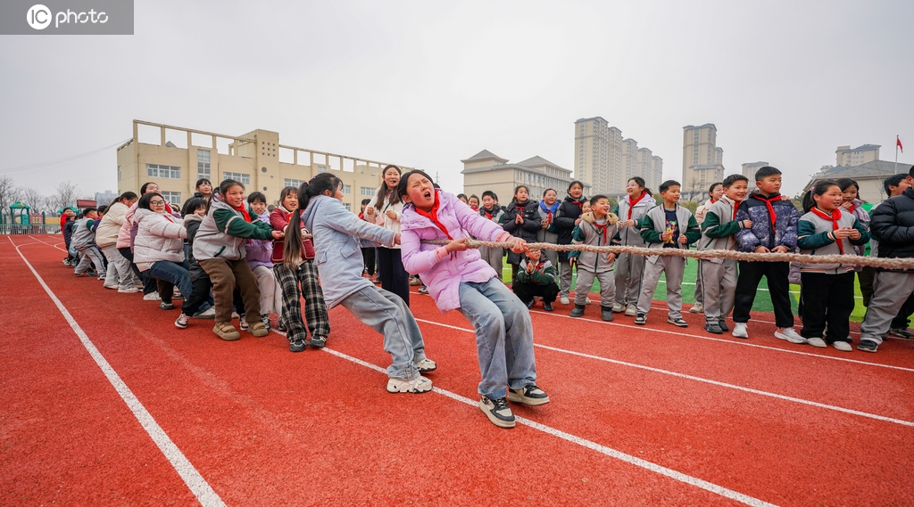 江苏泗洪：学生参加趣味运动会