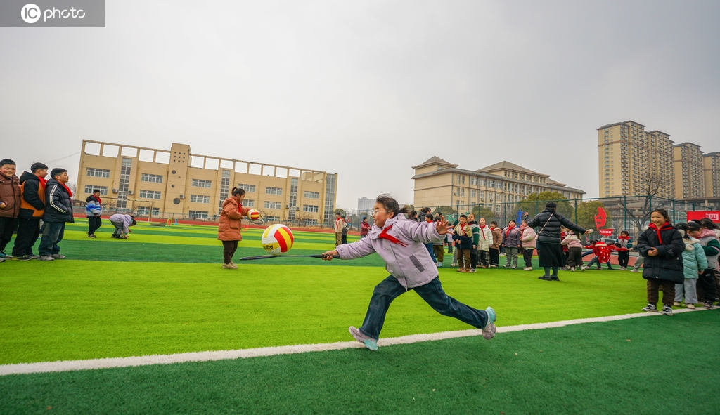 江苏泗洪：学生参加趣味运动会