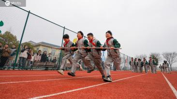 江苏泗洪：学生参加趣味运动会