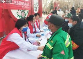 河北石家庄：医护人员义诊迎接雷锋日