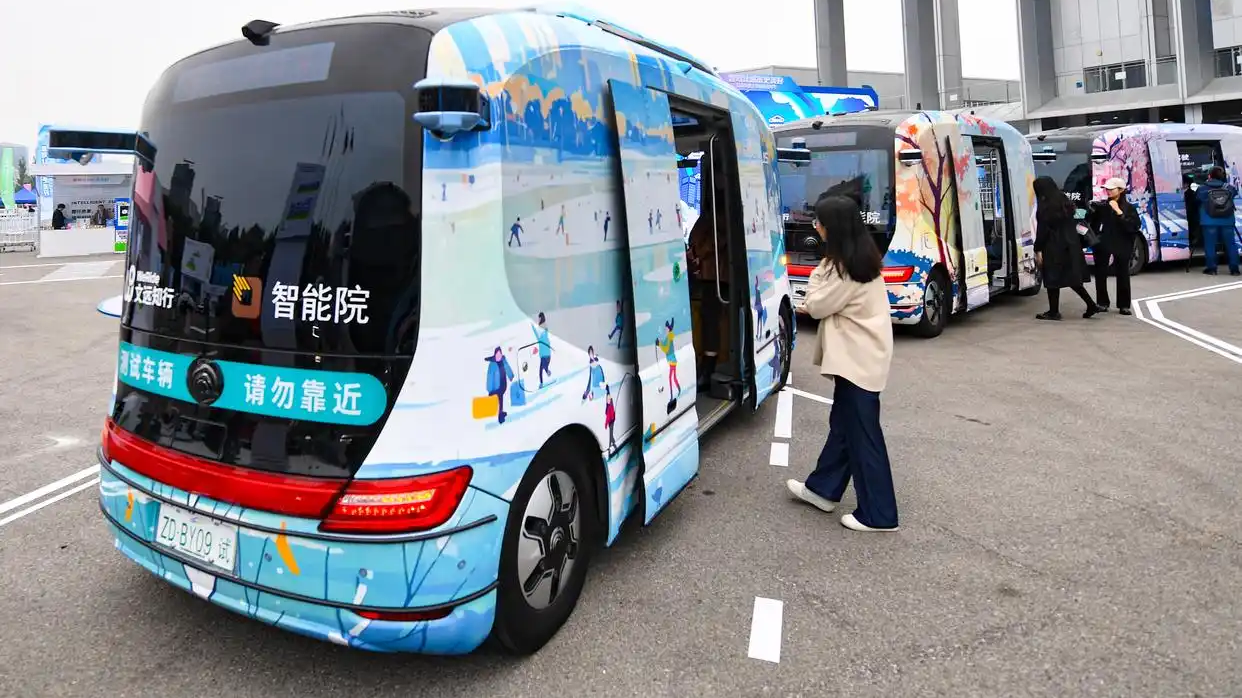Hi财经｜“大力发展智能网联新能源汽车”