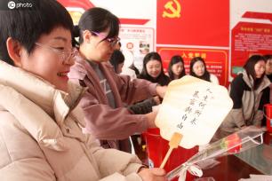 山东威海：多彩活动迎妇女节