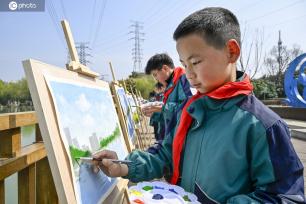 合肥：学生花海写生