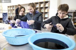 浙江桐庐：德国师生沉浸体验传统扎染